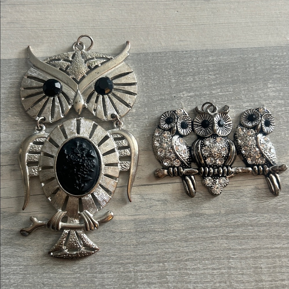 Fashion Silvertone & black owl pendants, set of 2